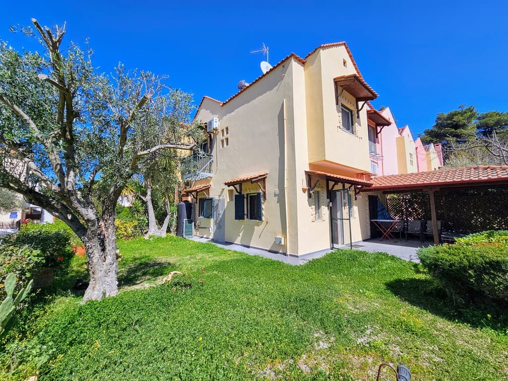 Pefkohori 4 Bedroom Villa with BBQ, Garden and Parking near the Beach